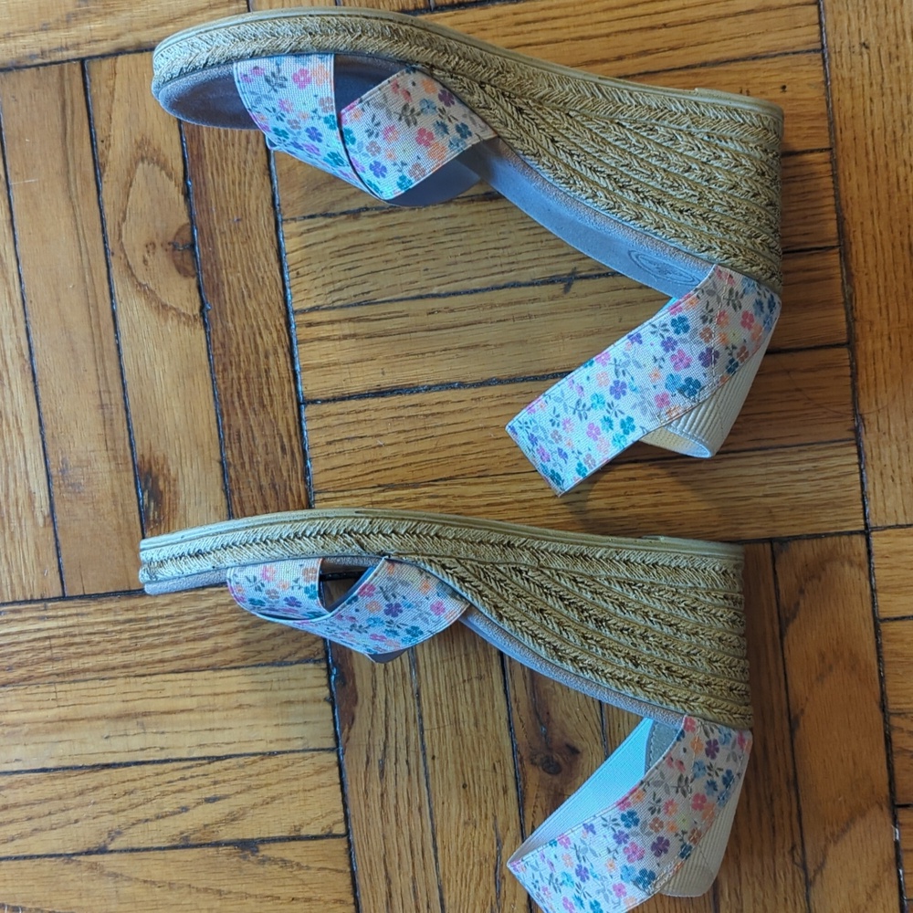 Charleston Shoe Company Cannon Floral Cross-Strap Wedge Sandals - Picture 4 of 4